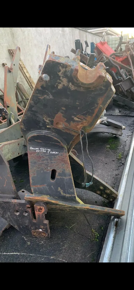 Loaders and brackets - Image 3