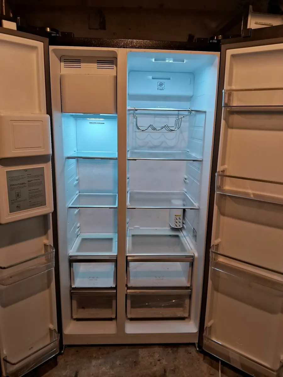 EX DISPLAY BRAND NEW AMERICAN FRIDGE AND FREEZER - Image 3