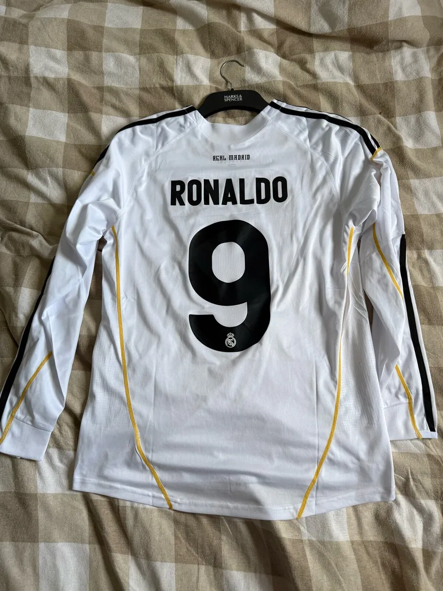 Real Madrid 2009/10 Ronaldo jersey - Image 2