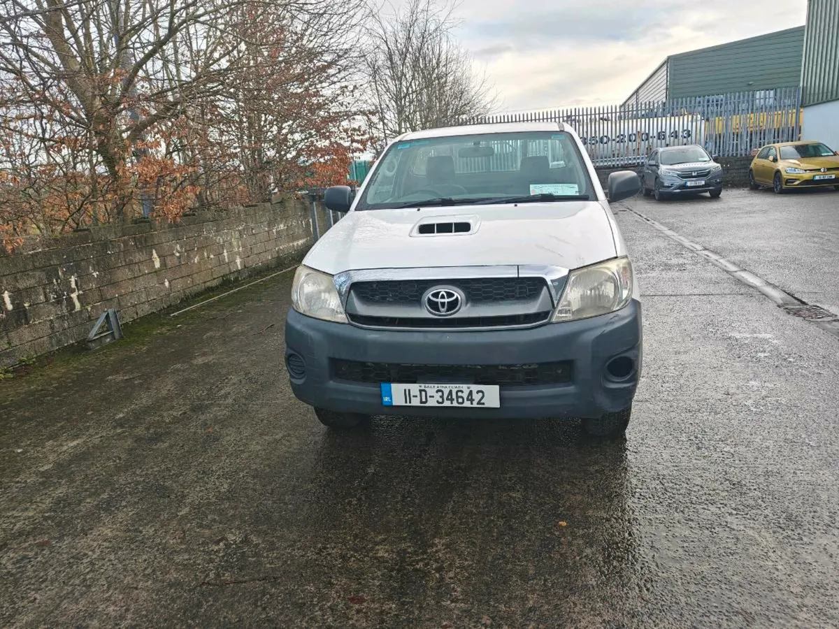 Toyota Hilux - Image 2
