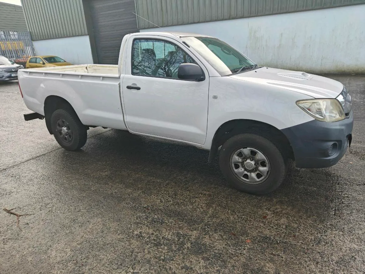 Toyota Hilux - Image 3