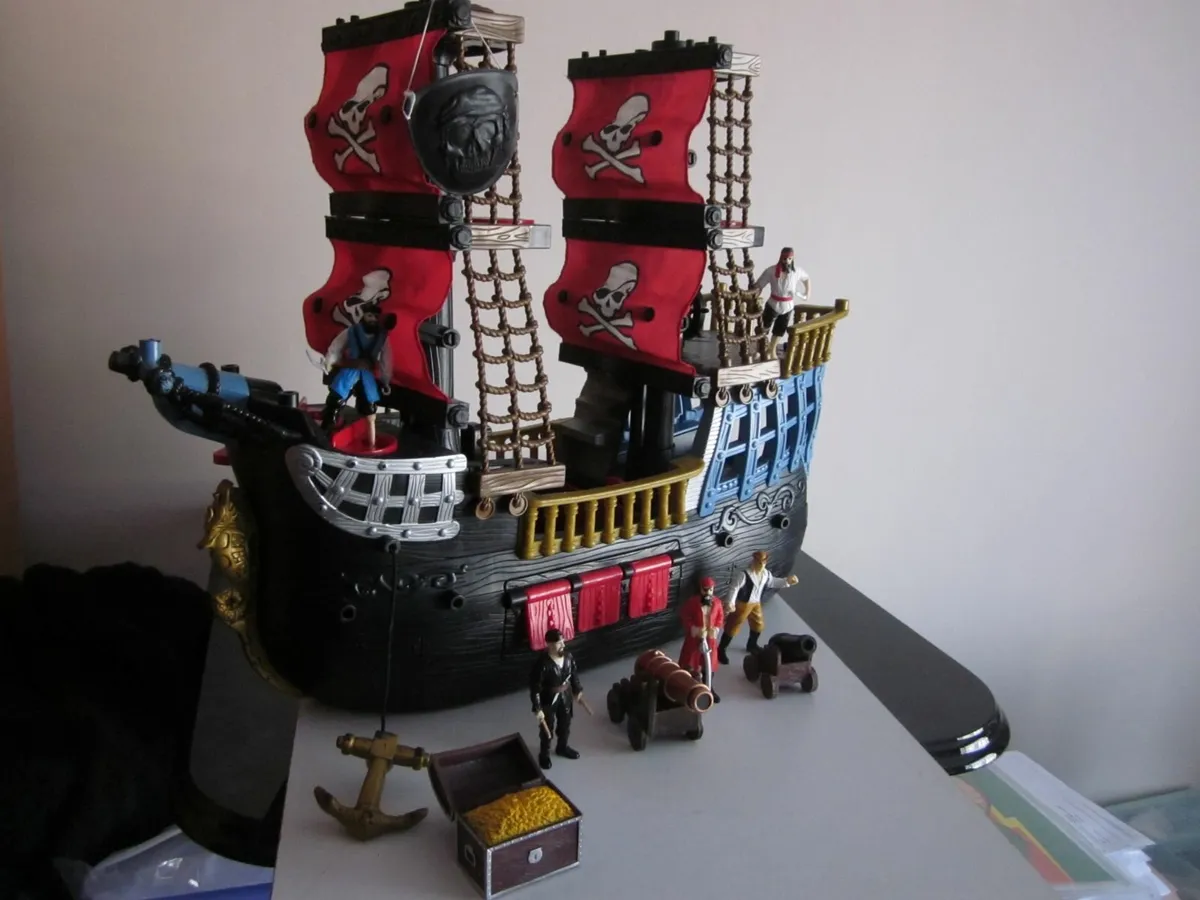 Fisher Price Imaginext Black/Red Pirate Ship 2006 - Image 1