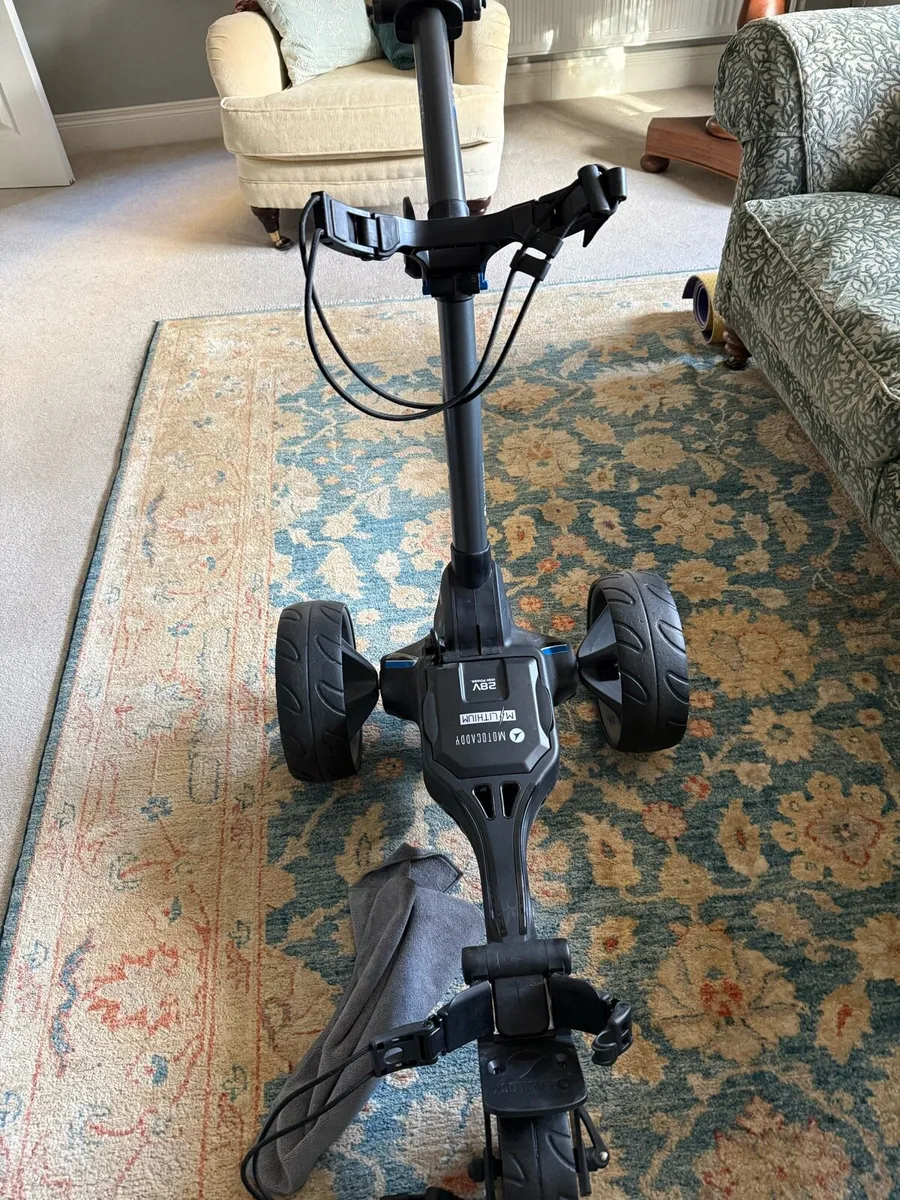 Motocaddy 5GPS Golf Trolley - Image 1