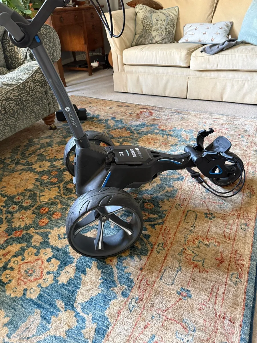 Motocaddy 5GPS Golf Trolley - Image 4