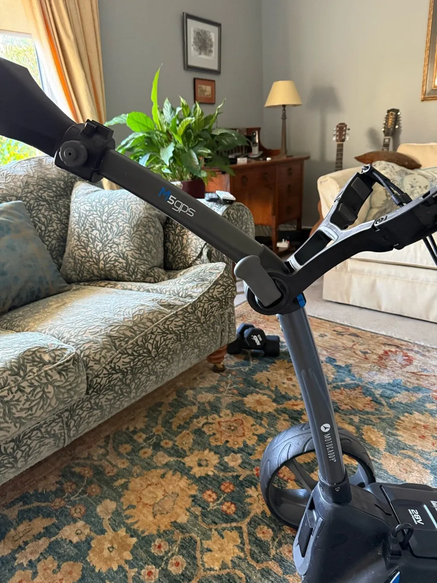 Motocaddy 5GPS Golf Trolley - Image 3
