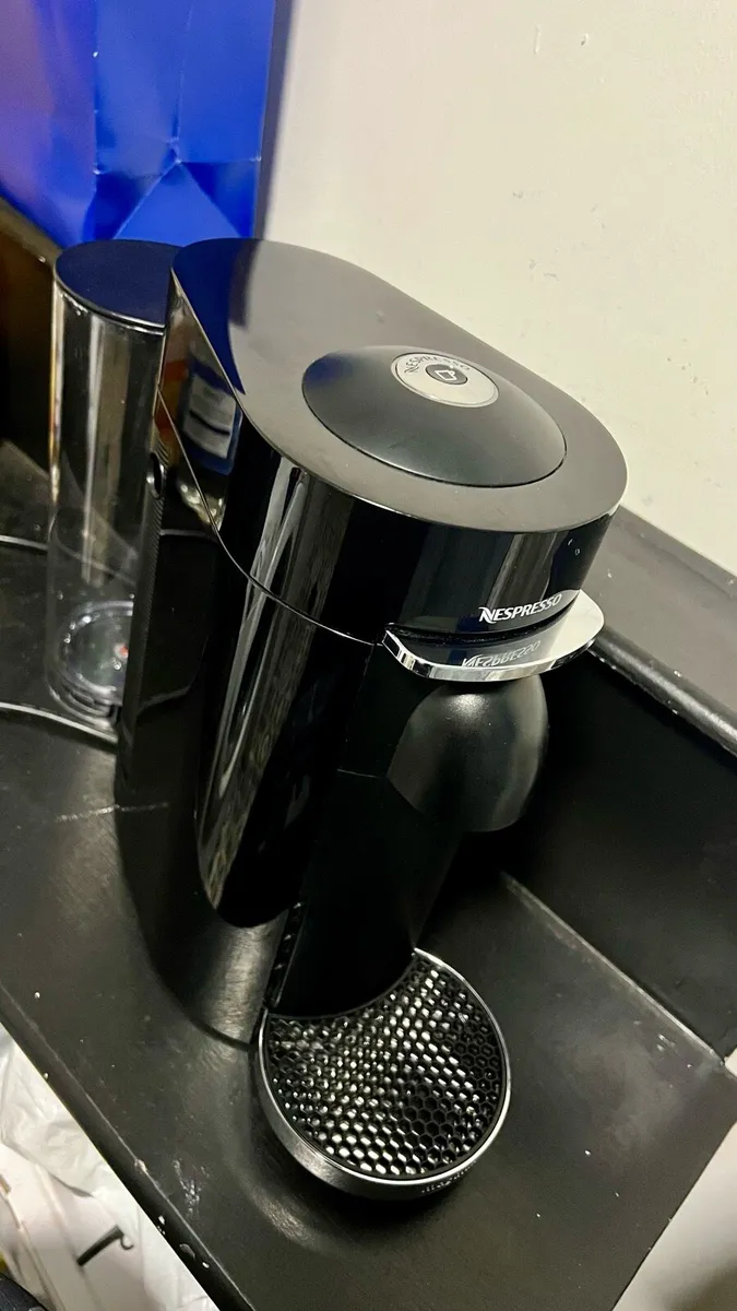 VertuoPlus Coffee Machine, Piano Black