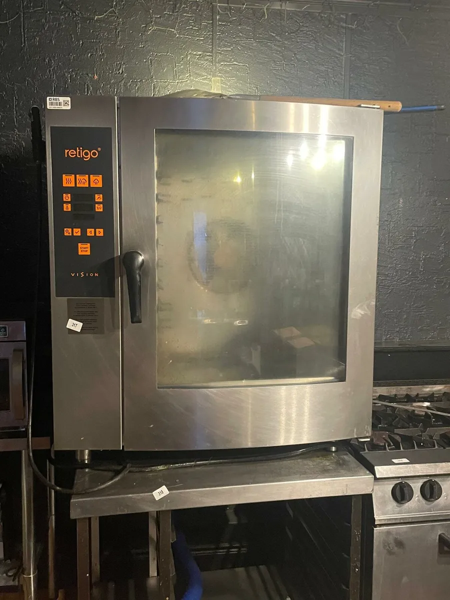 Full restaurant kitchen. Only 3 years old - Image 1