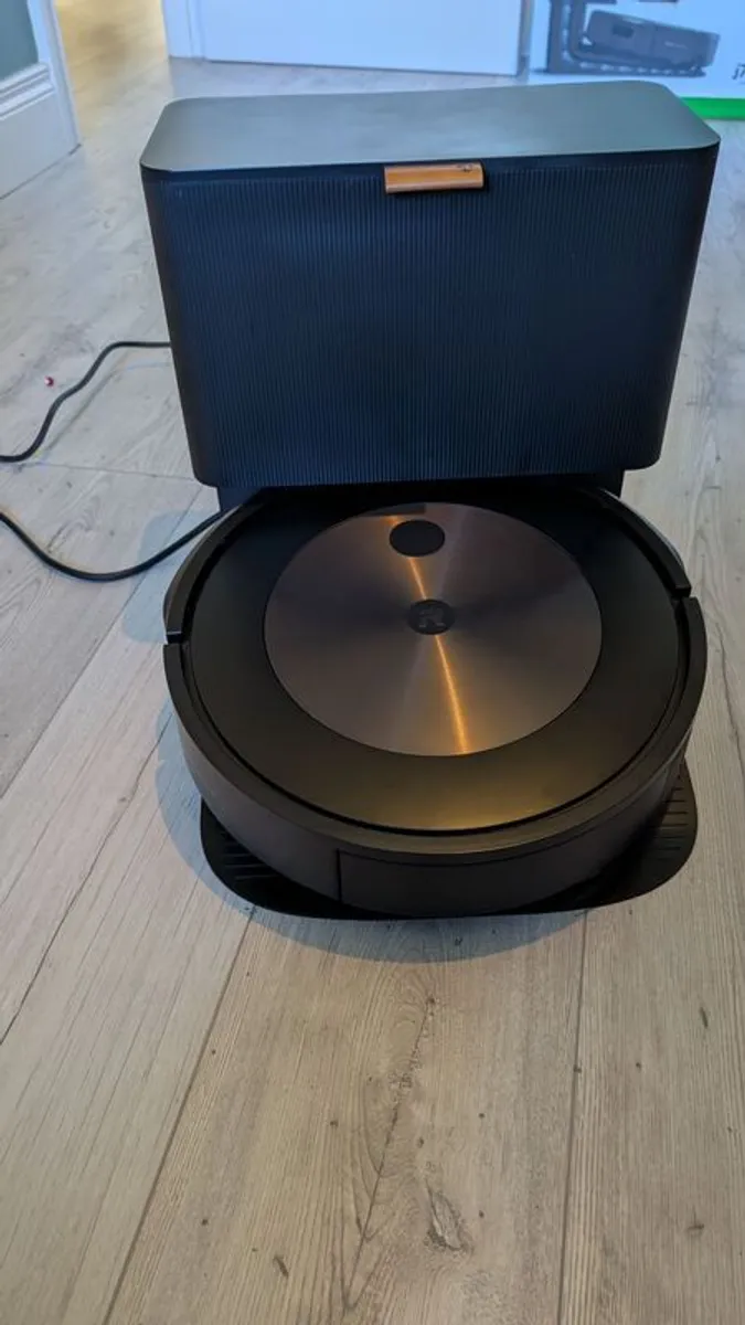 Robot Vacuum (iRobot Roomba j7+) - Image 2