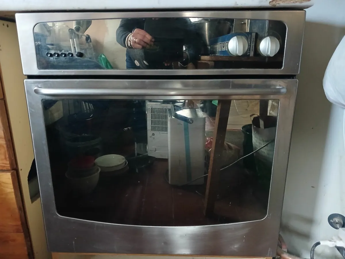 Cooker and gas counter hob. - Image 2