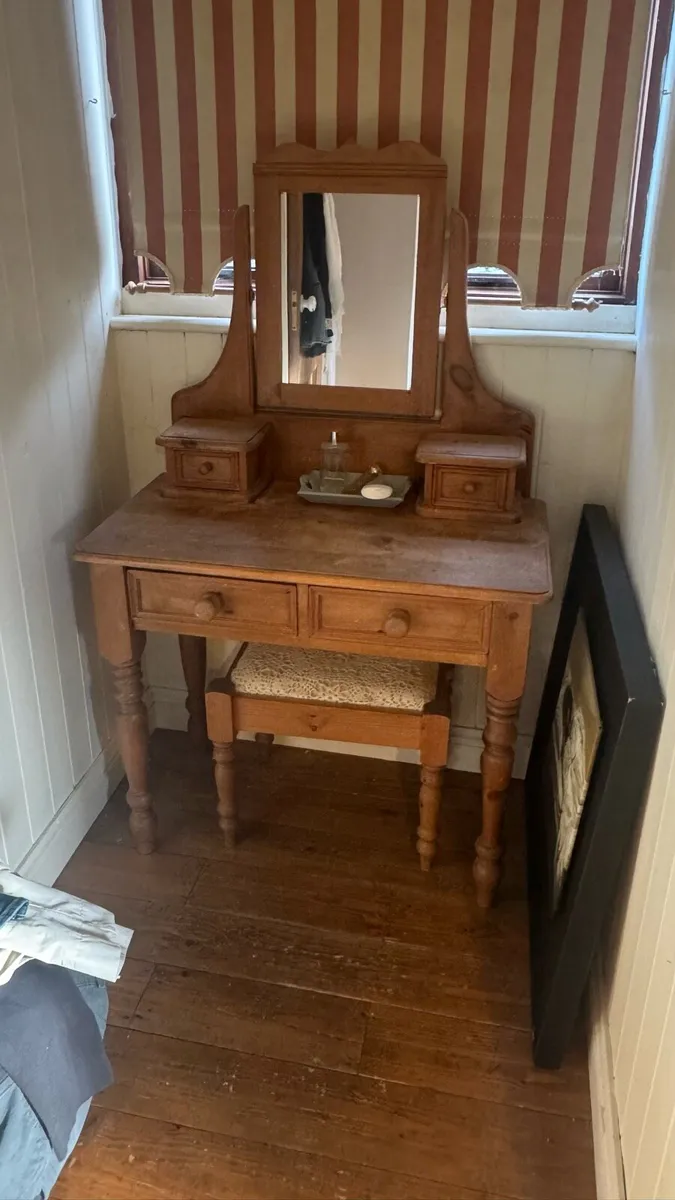 Pine bedroom furniture - Image 1