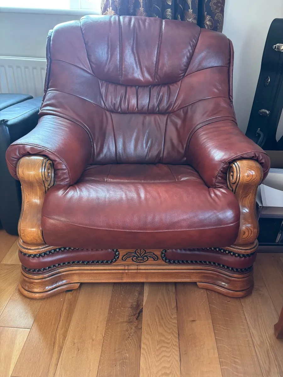 Leather Suite of furniture - Image 2