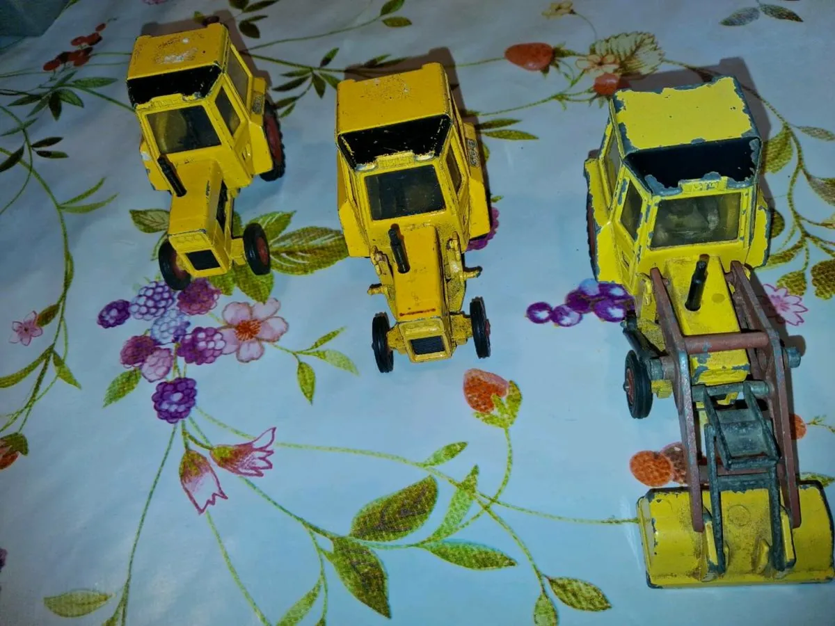 VINTAGE  CORGI MODEL TRACTORS - Image 1