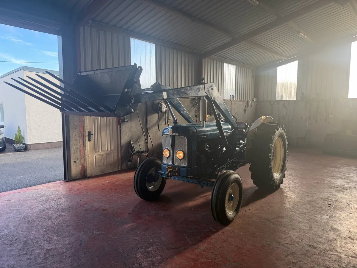 Fordson Super Major With Loader - Image 3