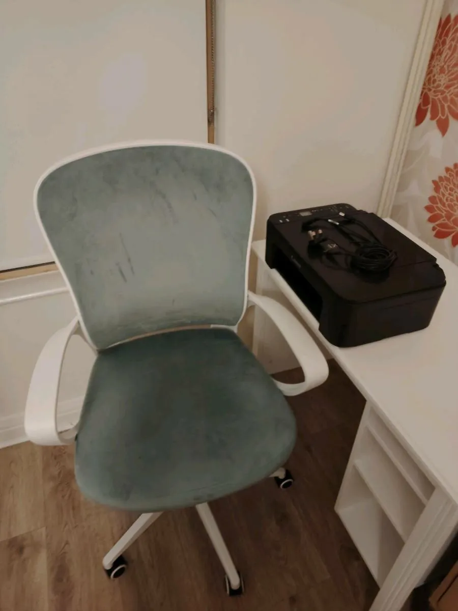 Chair, desk and printer - Image 2