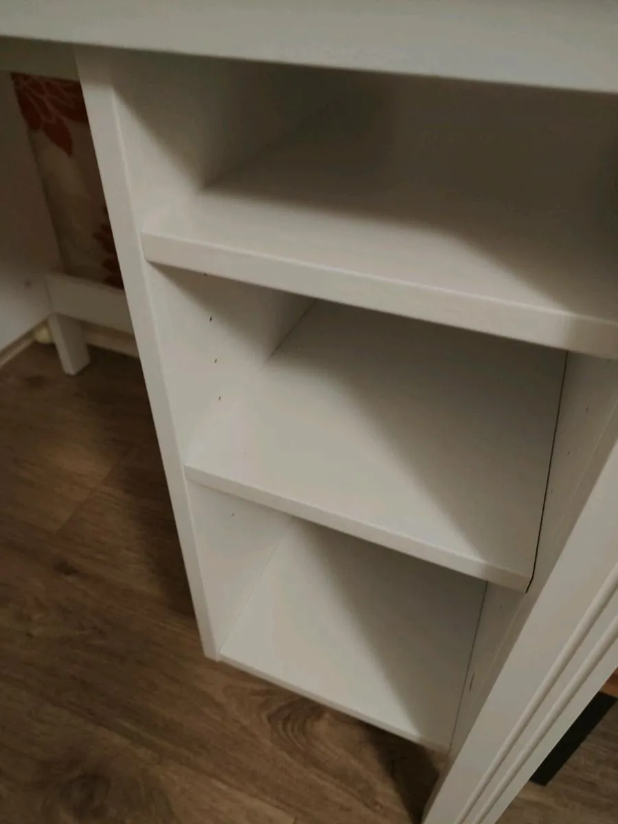 Chair, desk and printer - Image 4