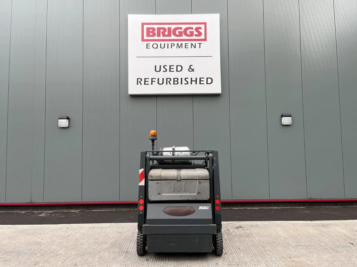 [1] 2017 Hako P1500RH Ride-On Sweeper (REF: 10758) - Image 4