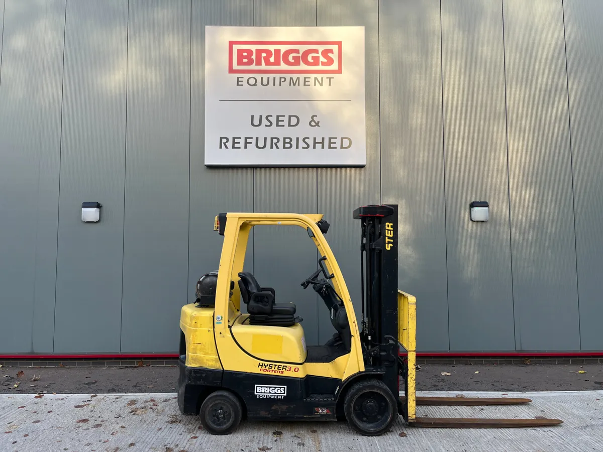 [1] 2017 Hyster S3.0FT Forklift (RES:10414) - Image 3