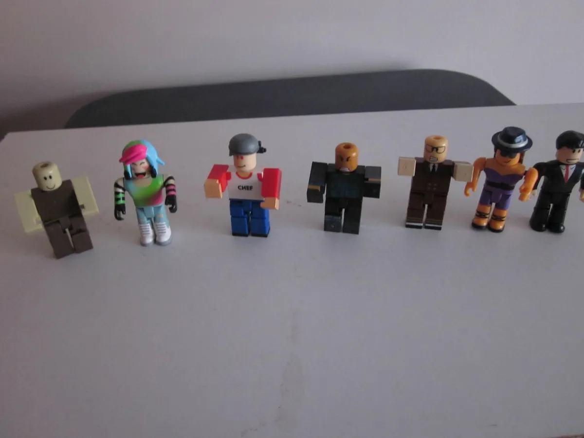 Roblox 3" Action Figures X7 - Image 1