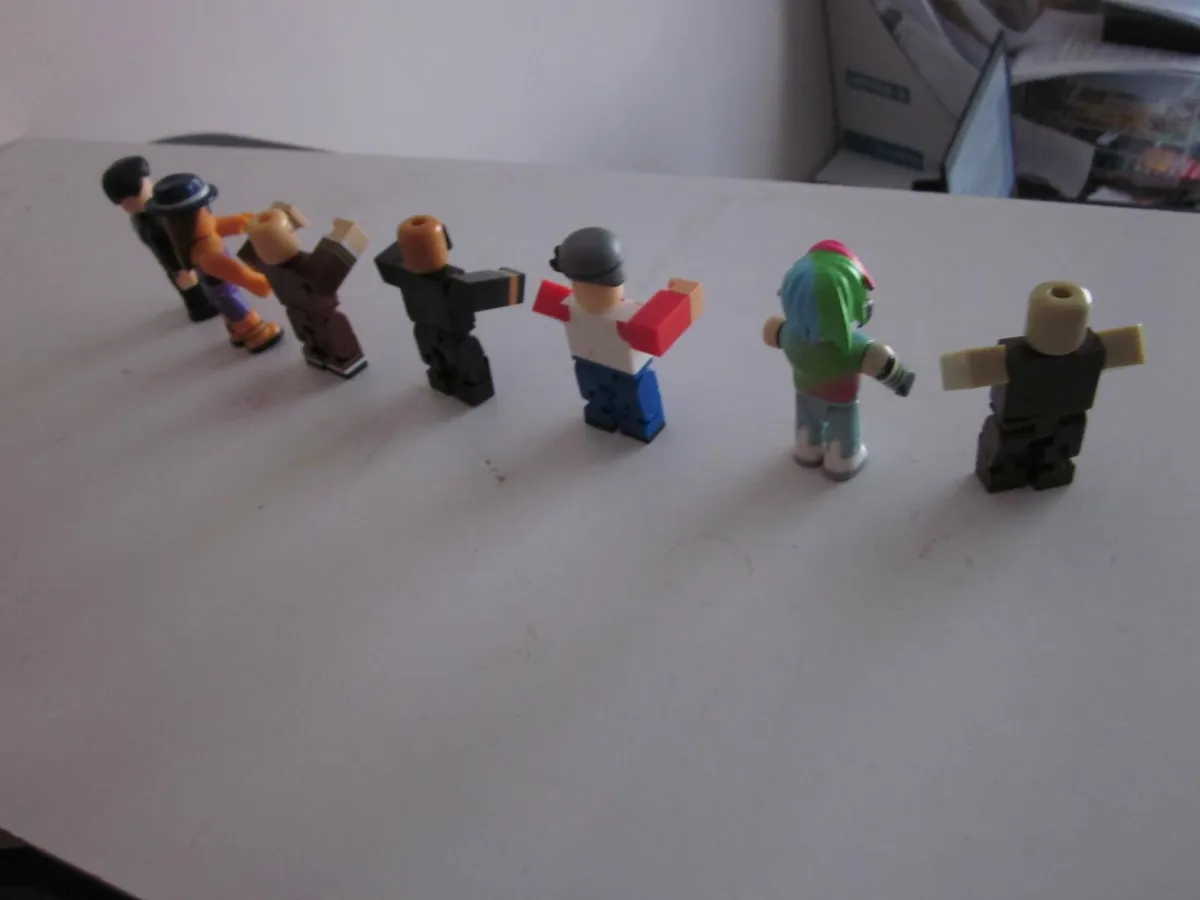 Roblox 3" Action Figures X7 - Image 3