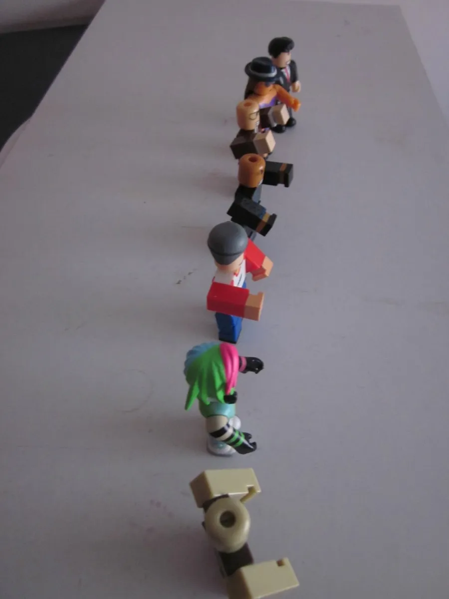Roblox 3" Action Figures X7 - Image 2