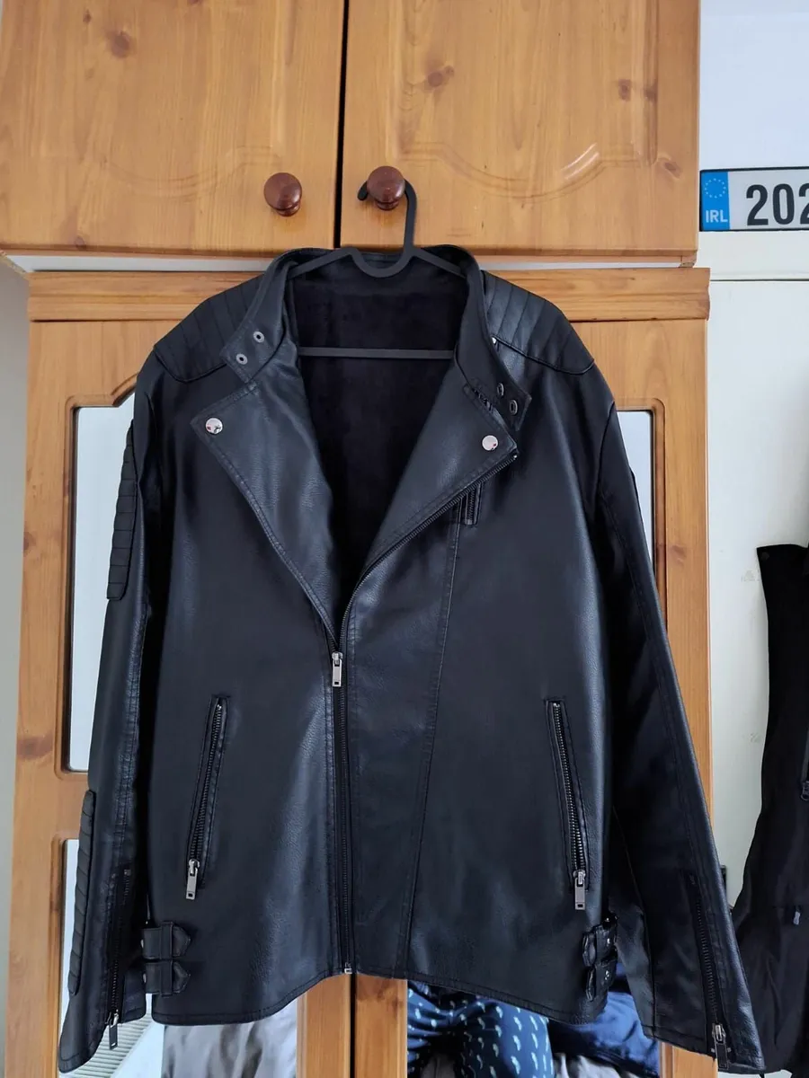 Men’s Black Leather Jacket – Size Large - Image 1