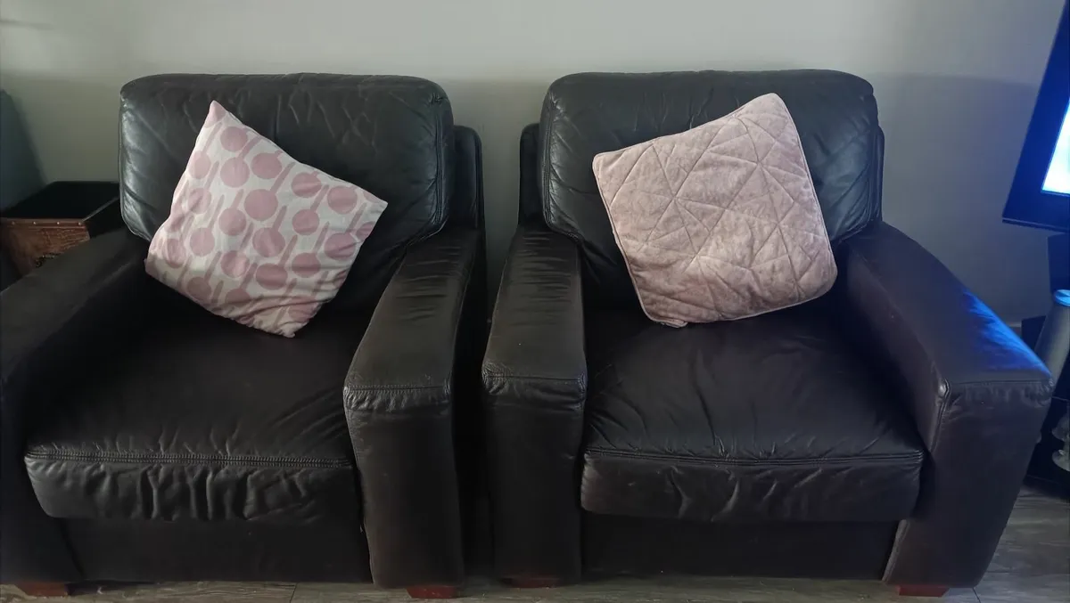 3 Seater brown leather + 2 single armchair - Image 1