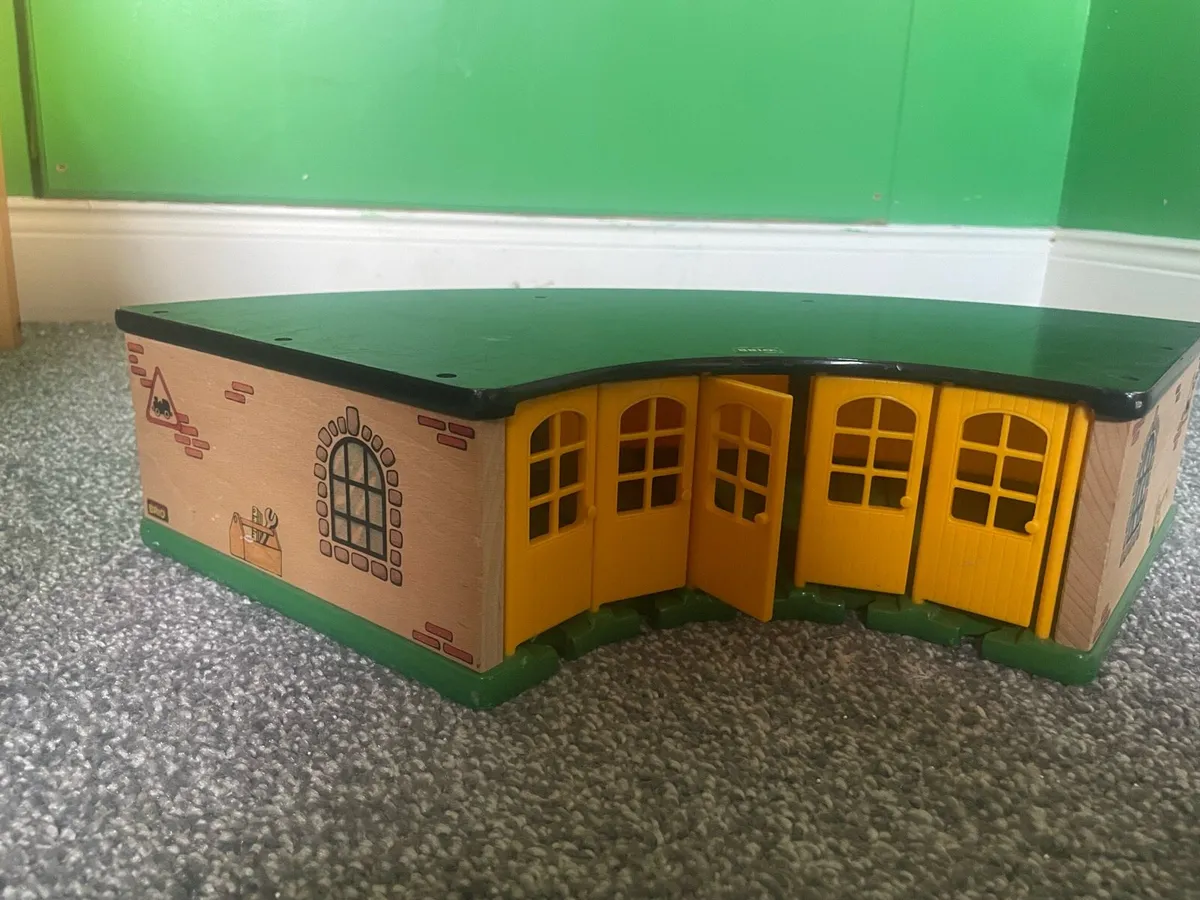 Brio wooden train station - Image 1