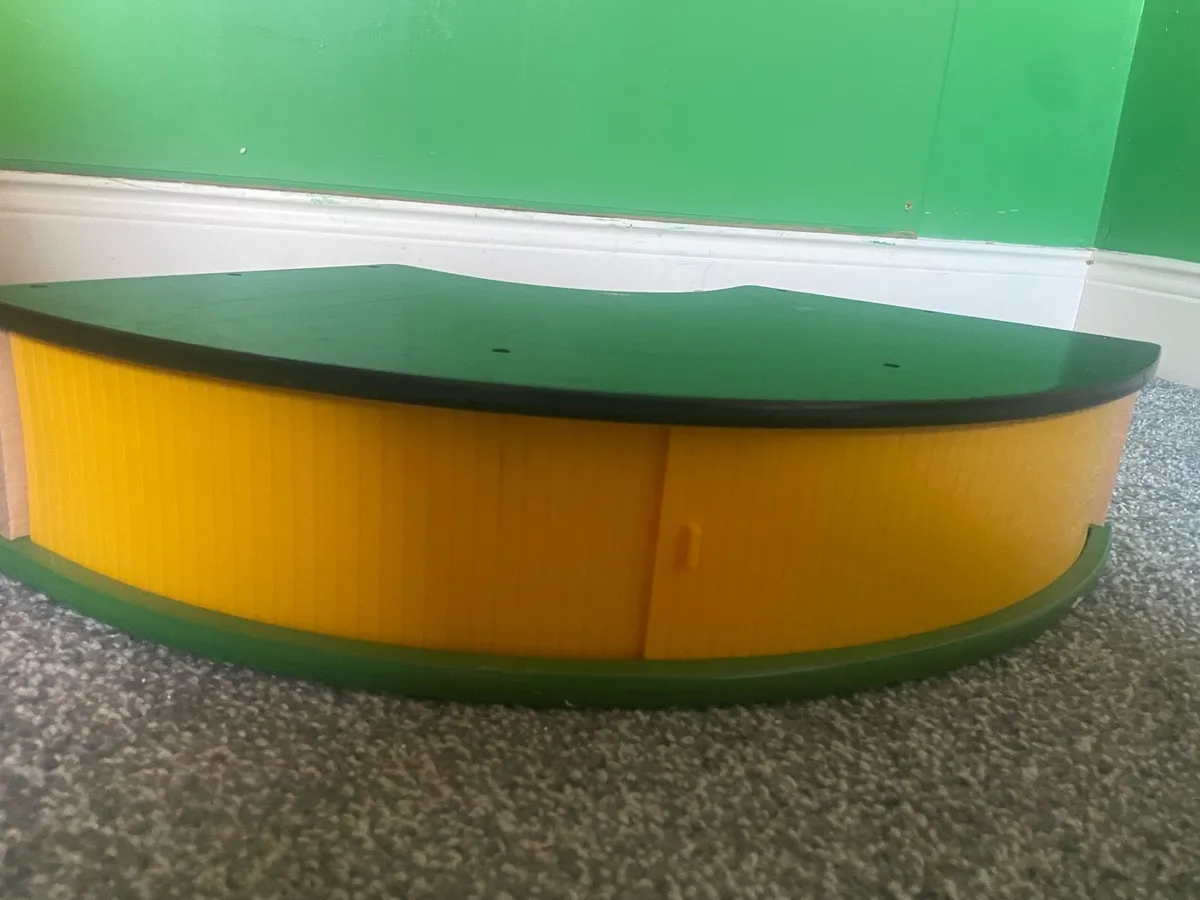 Brio wooden train station - Image 3