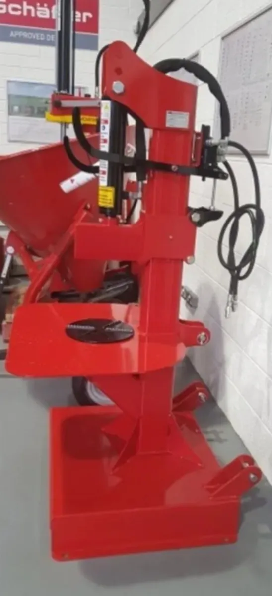 Hydraulic log splitters at Breens - Image 2