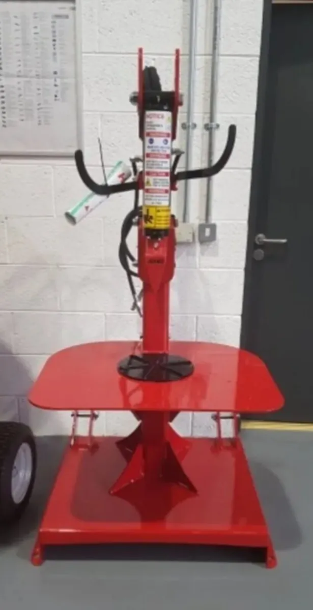Hydraulic log splitters at Breens - Image 3