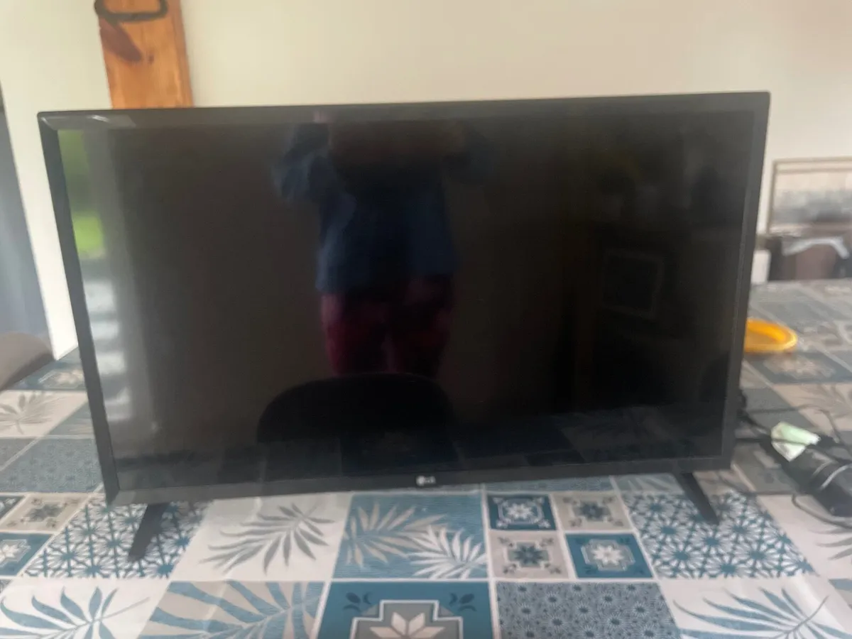 32’ TV - Image 1