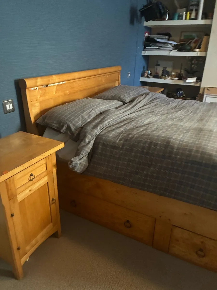 Bed and bedside lockers - Image 1