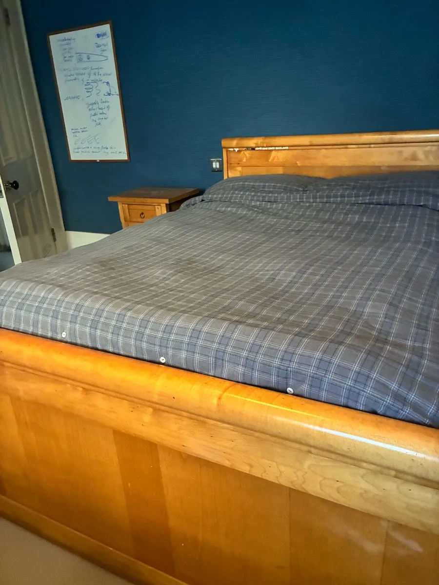 Bed and bedside lockers - Image 2