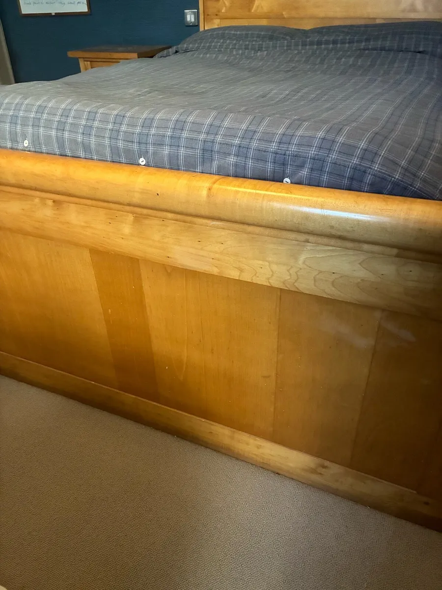 Bed and bedside lockers - Image 3