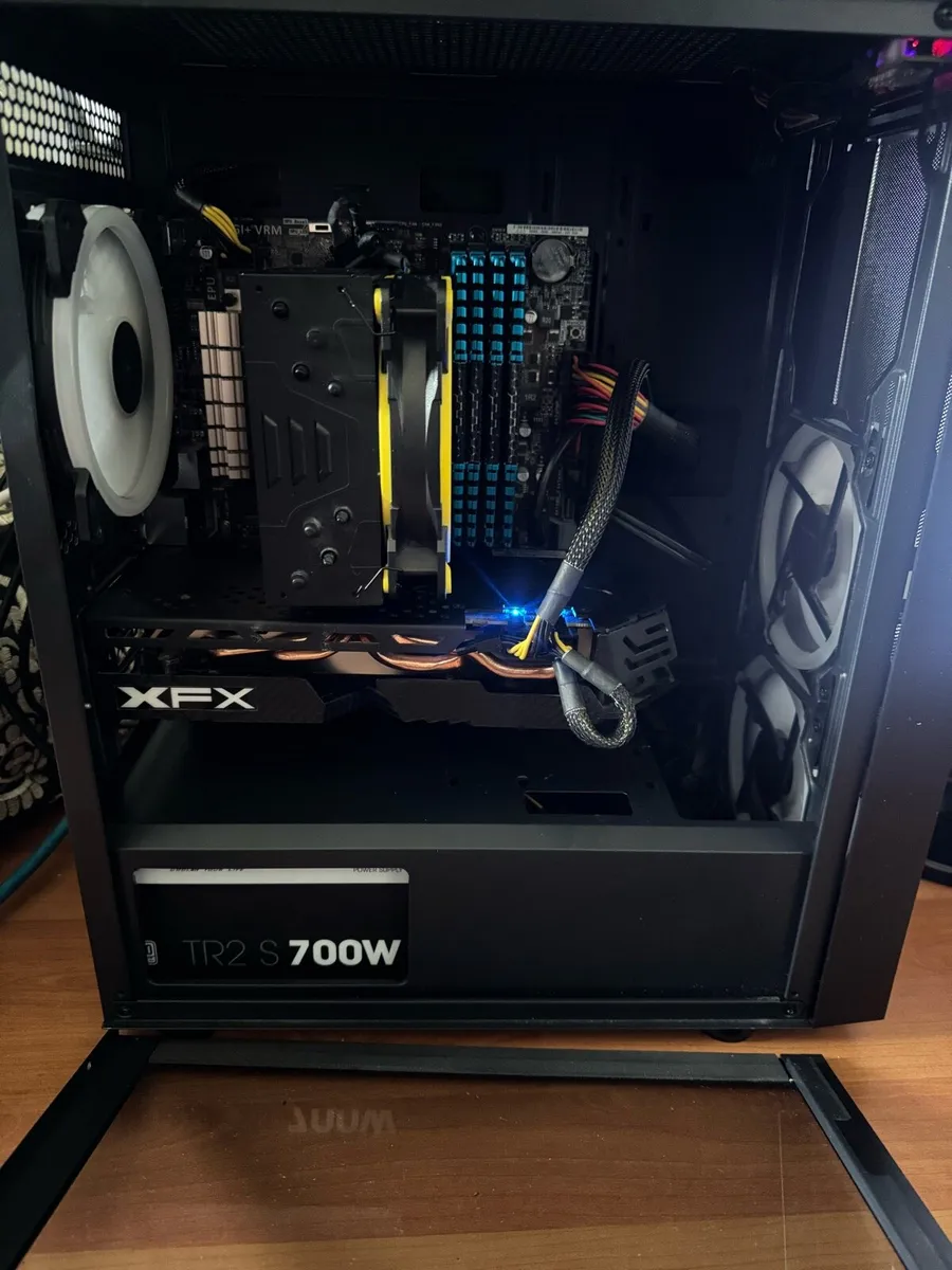 I7 game pc+ 27” led monitor - Image 2