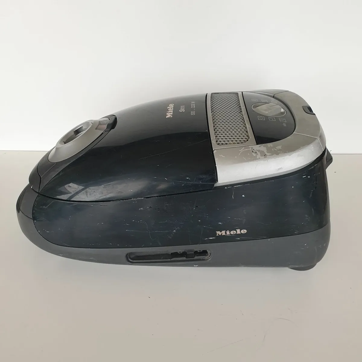 Miele S5210 vacuum cleaner see Video - Image 4
