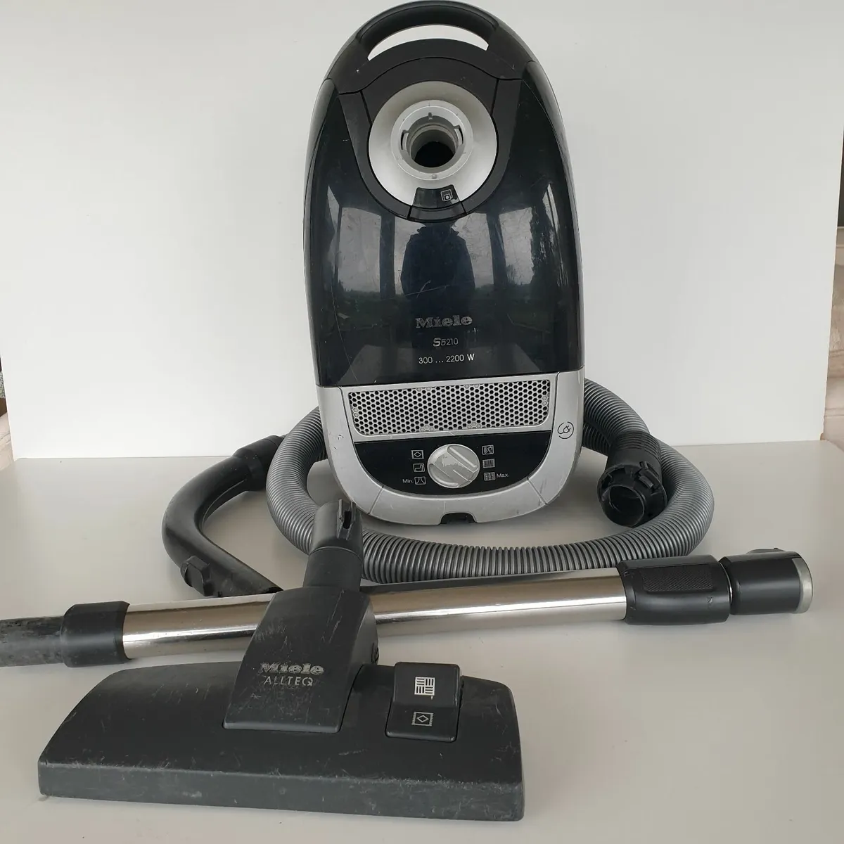 Miele S5210 vacuum cleaner see Video - Image 2