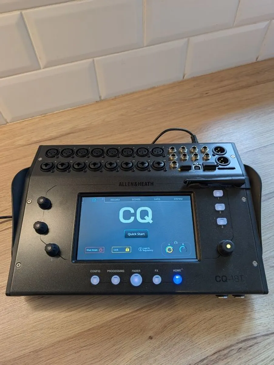 CQ18T Mixer & Case - Image 1