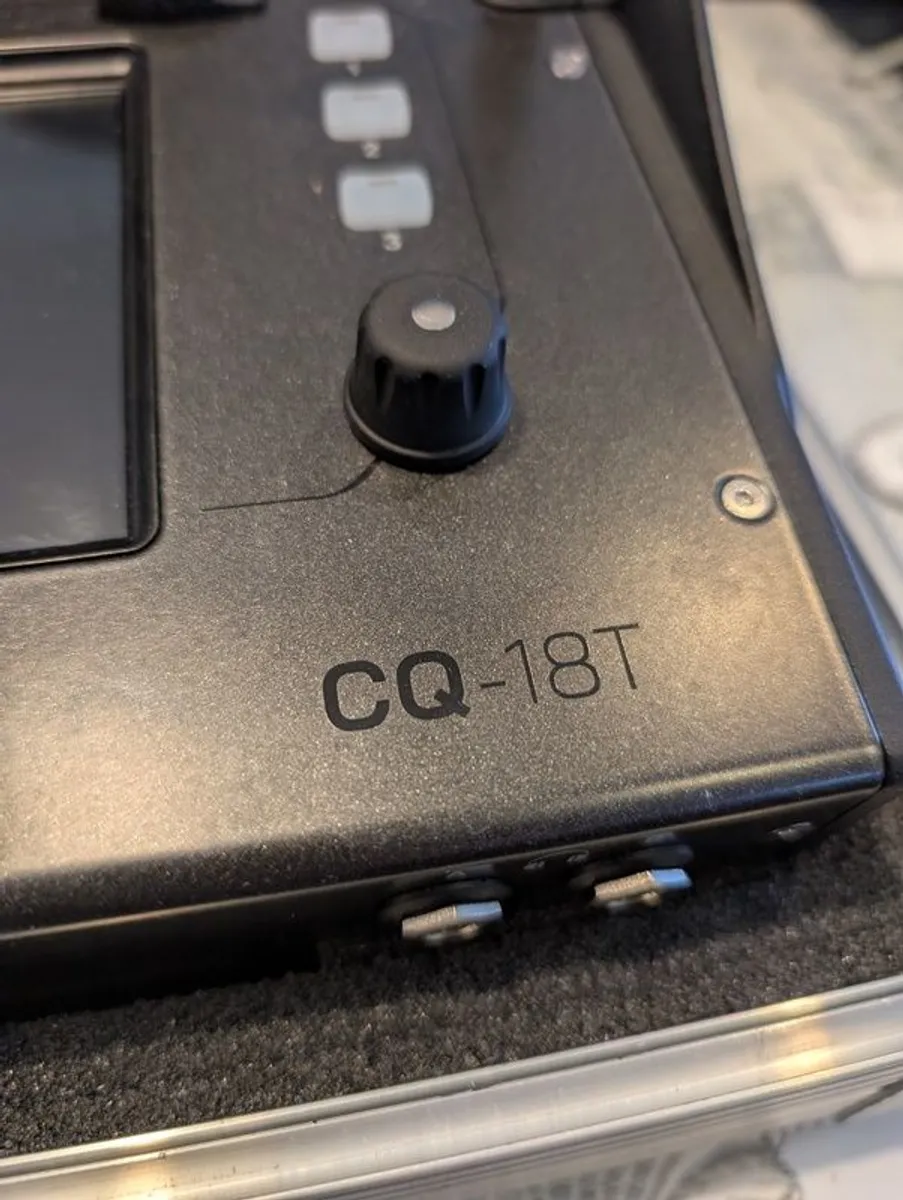 CQ18T Mixer & Case - Image 3