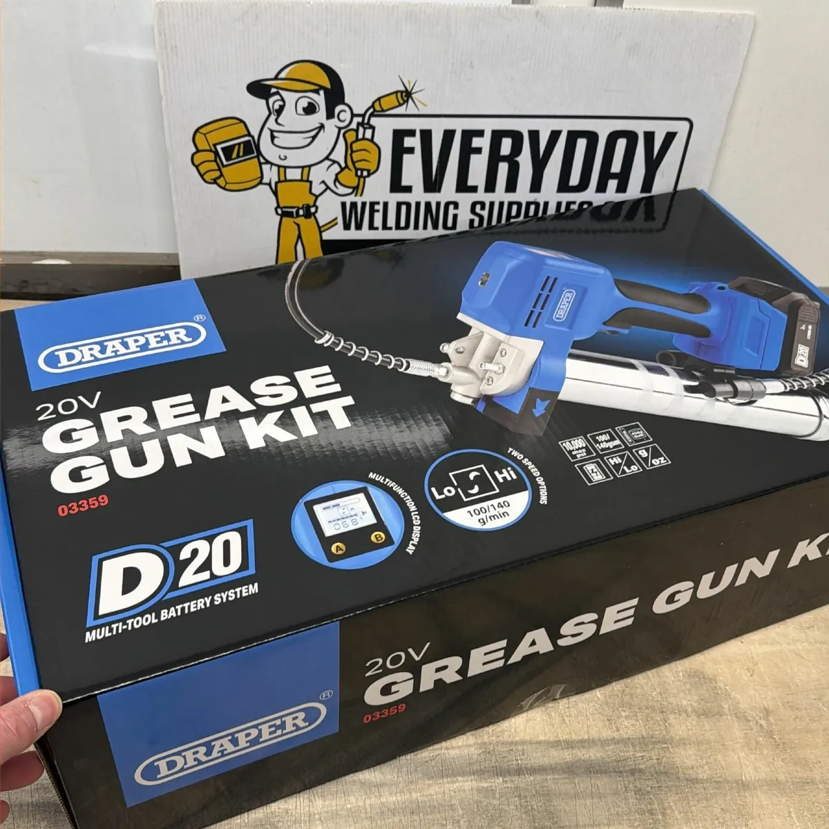 Draper D20 20V Grease Gun Kit, 1 x 2.0Ah Battery - Image 1