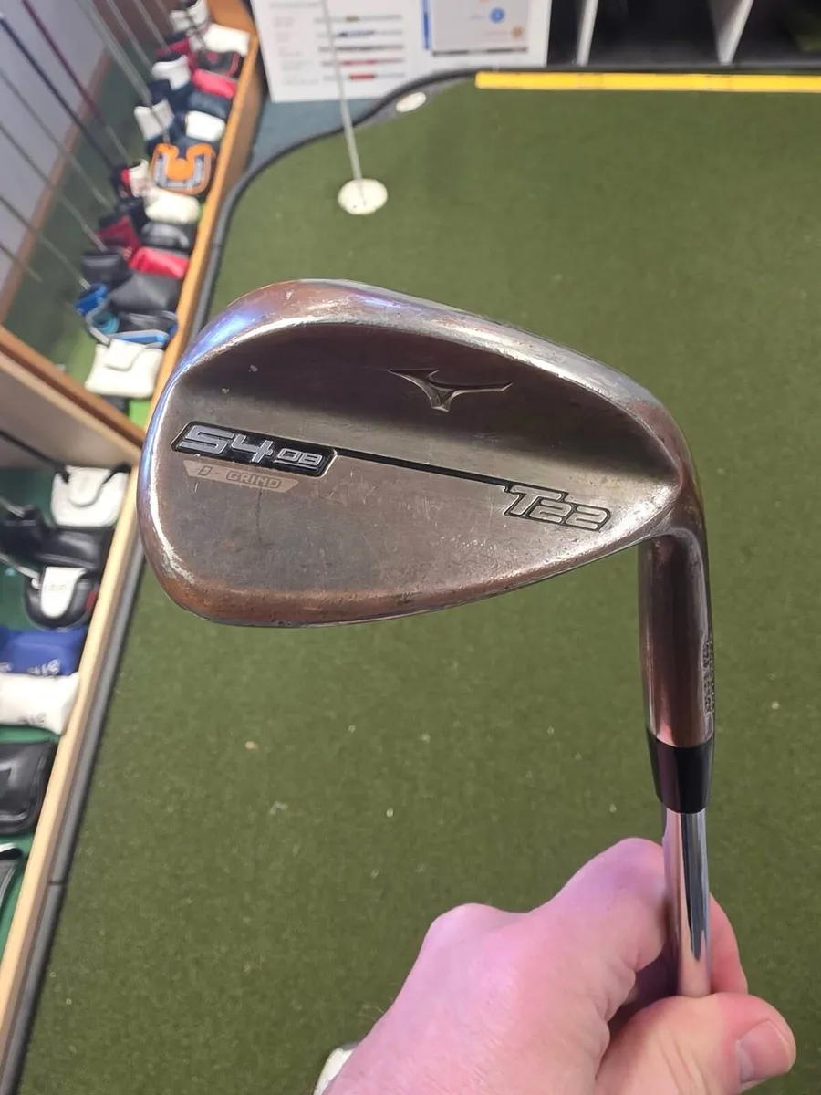 Mizuno T22 Sand Wedge - Image 1