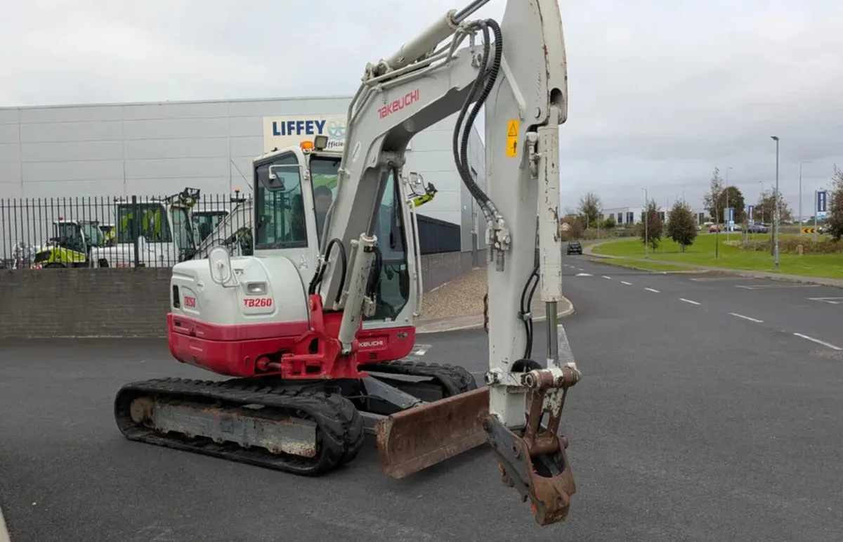 Takeuchi TB260 Digger - Image 3