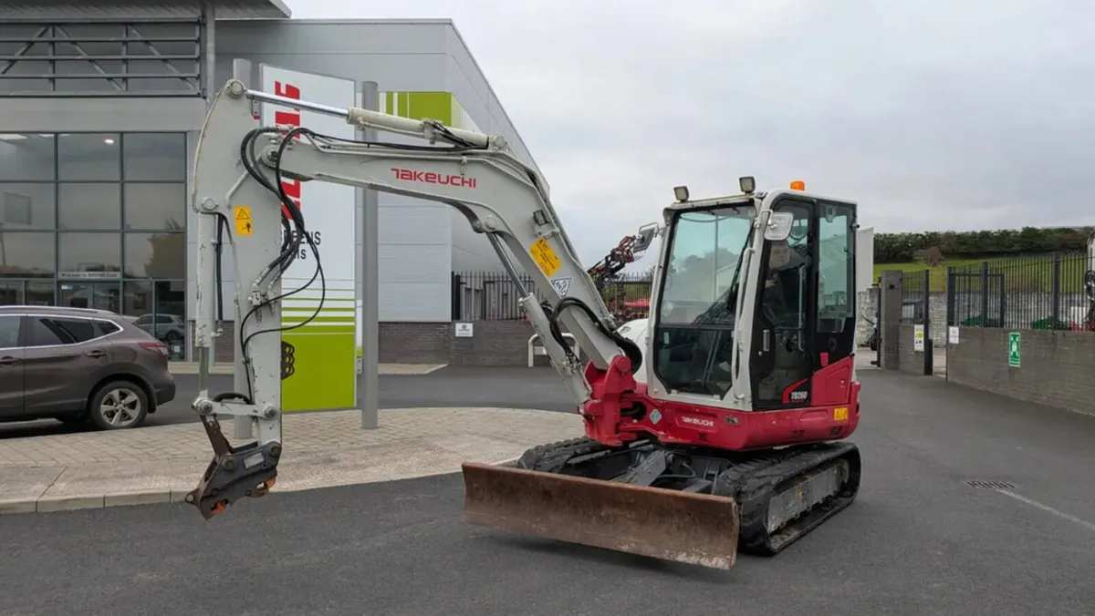 Takeuchi TB260 Digger - Image 2