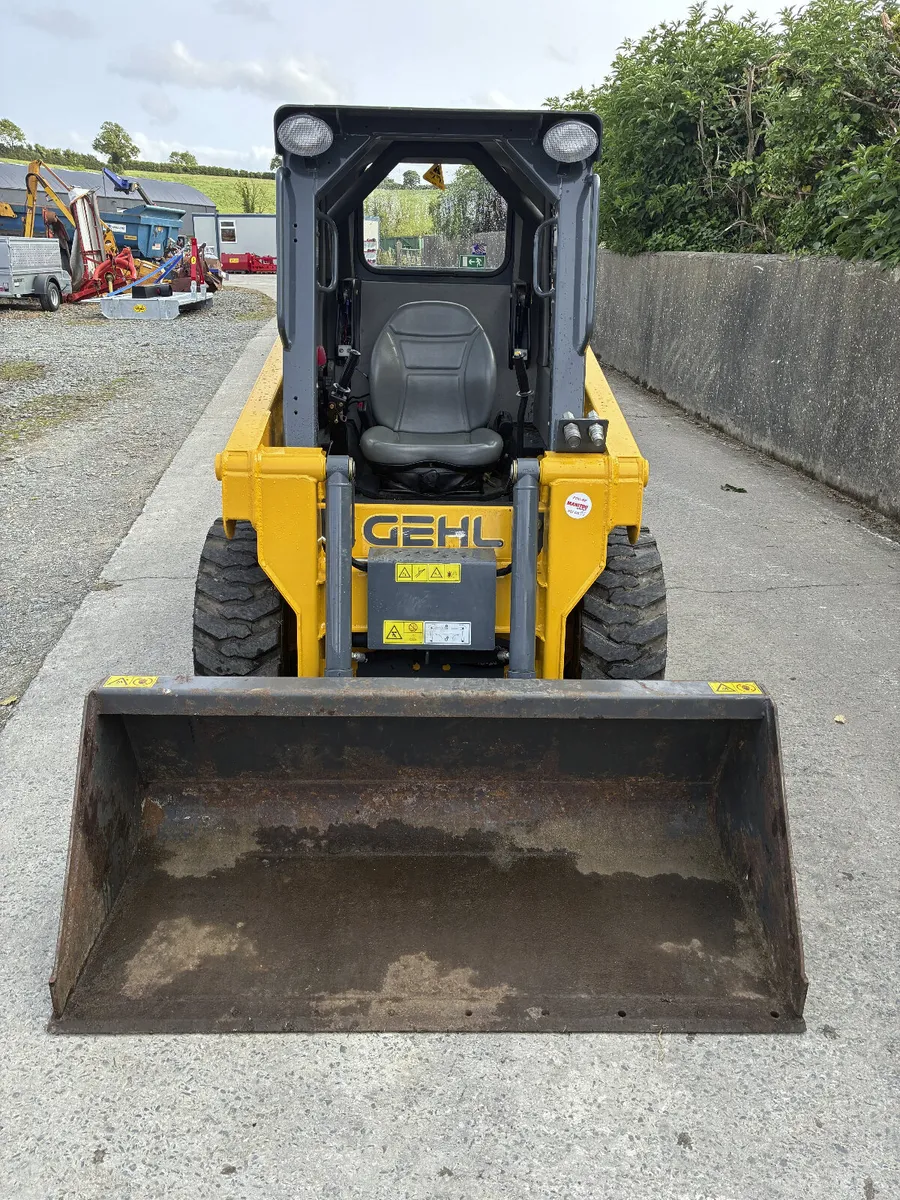 Gehl 4240 Skid Steer - Image 4