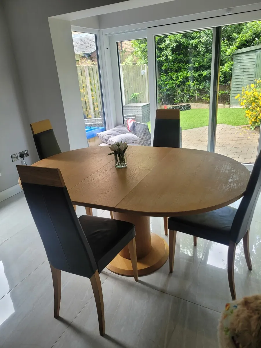 Table and 4 chairs - Image 3
