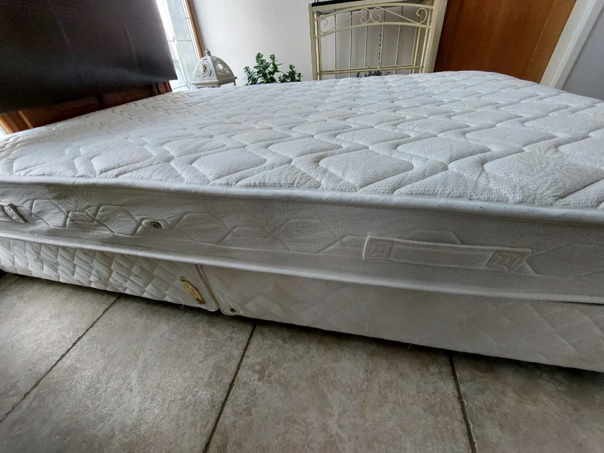 Divan bed and leather headboard - Image 1