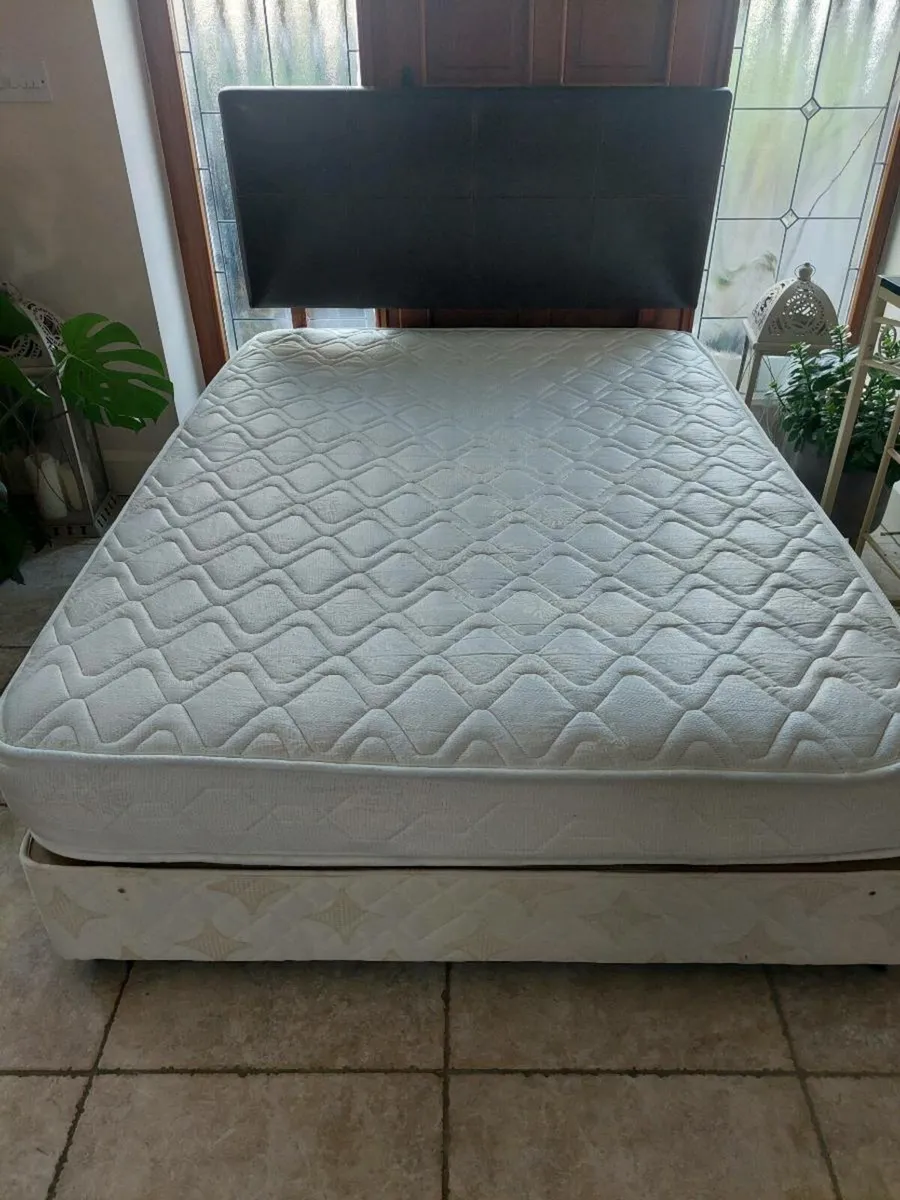 Divan bed and leather headboard - Image 2
