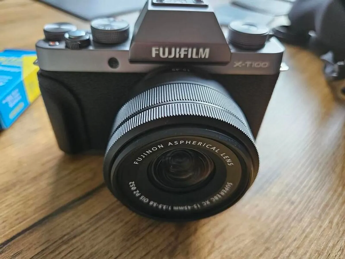 Fujifilm X-T100 camera kit - Image 1
