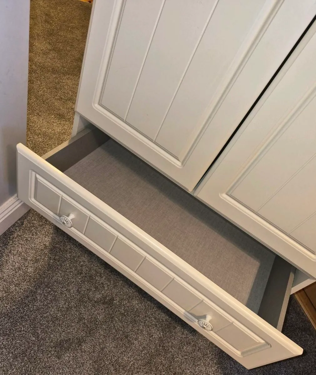 Cream 2 Door 2 Drawer Wardrobe - Image 2