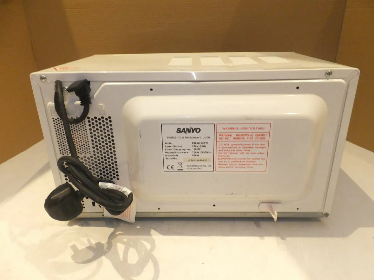 Sanyo Microwave - Image 4
